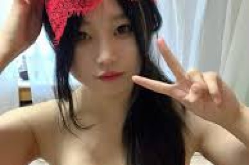 冉莹颖人设崩了想和邹市明收入AA女方账号被冲 网友神评太扎心